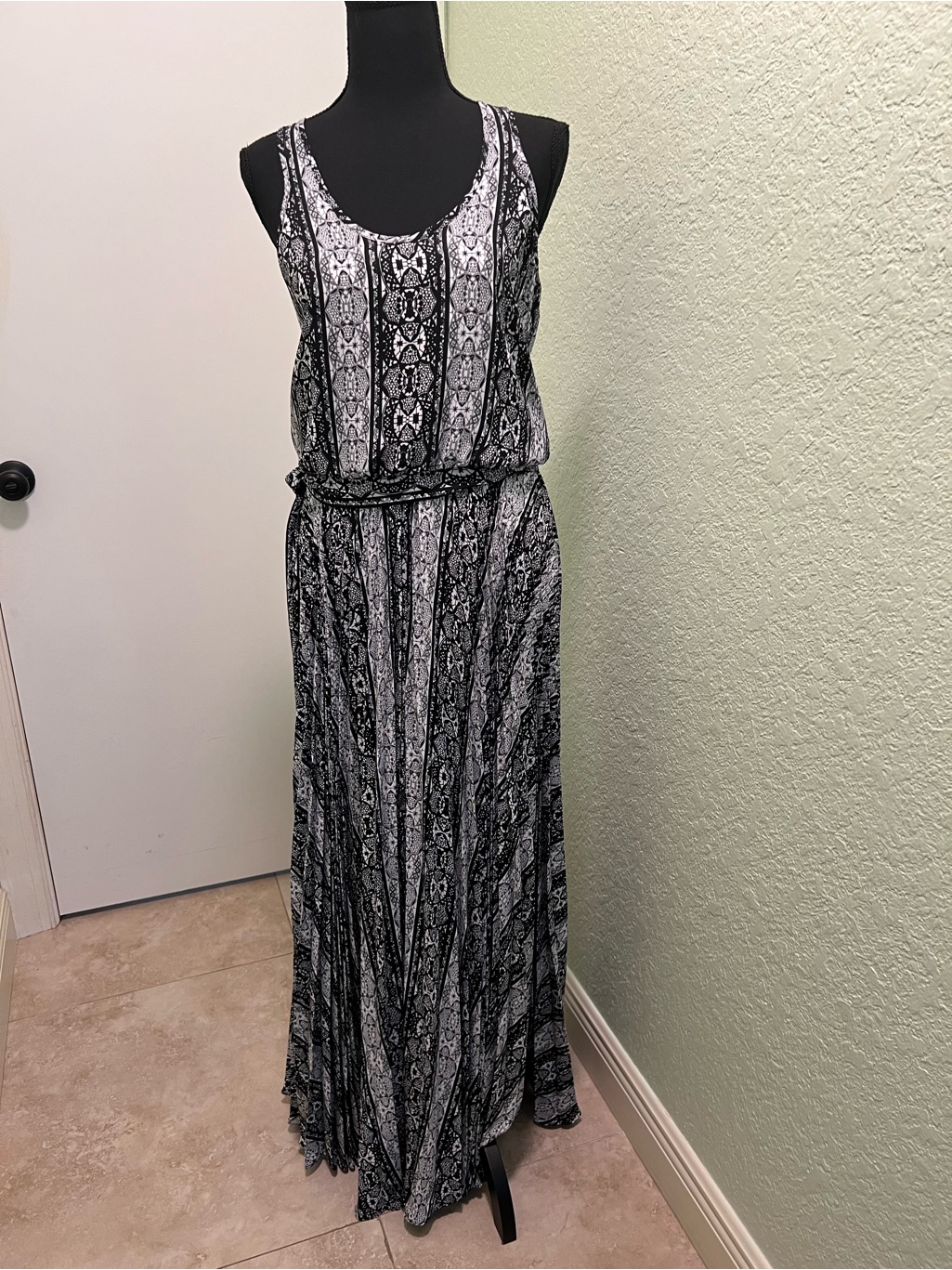 Cache Black & White Printed Sleeveless Maxi Dress